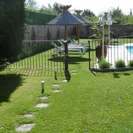 Le Gite De Lolivier En Provence Aramon Exterior foto