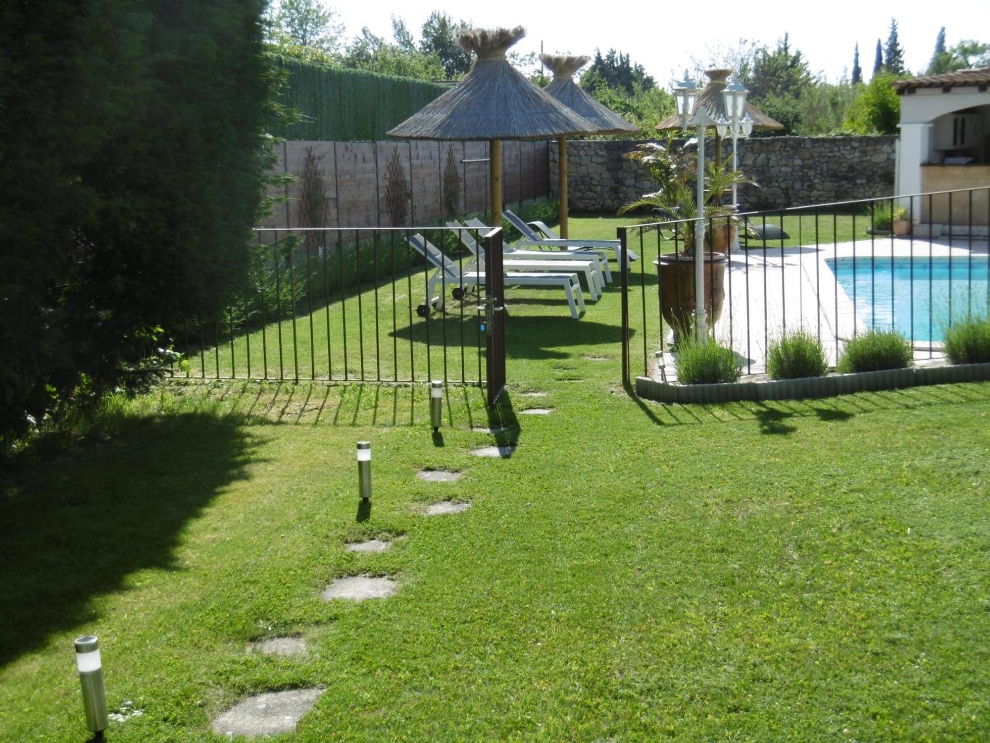 Le Gite De Lolivier En Provence Aramon Exterior foto
